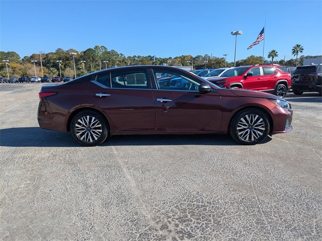 2024 Nissan Altima 2.5 SV photo 2