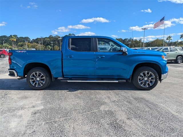 2022 Chevrolet Silverado 1500 LT photo 2