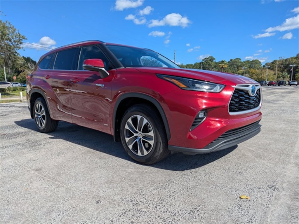 Used 2021 Toyota Highlander Hybrid XLE SUV
