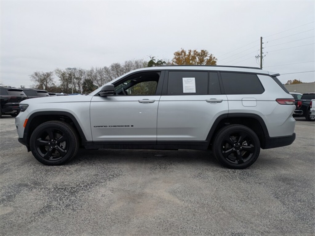 Used 2023 Jeep Grand Cherokee L Laredo SUV