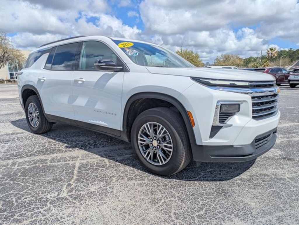 Used 2025 Chevrolet Traverse LT SUV