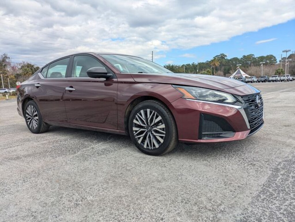 Used 2025 Nissan Altima SV Sedan