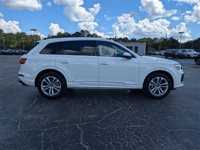 2025 Audi Q7 55 Premium Plus photo 3