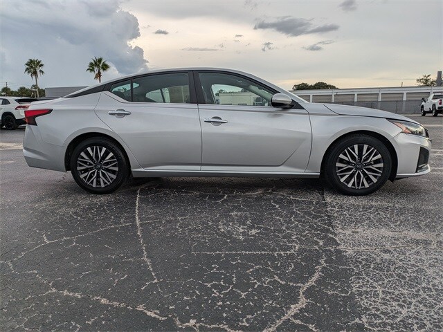 2023 Nissan Altima 2.5 SV photo 3