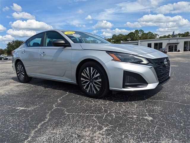 2024 Nissan Altima 2.5 SV photo 2