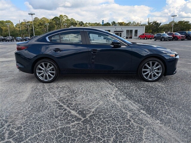 2025 Mazda Mazda3 2.5 s Preferred photo 2