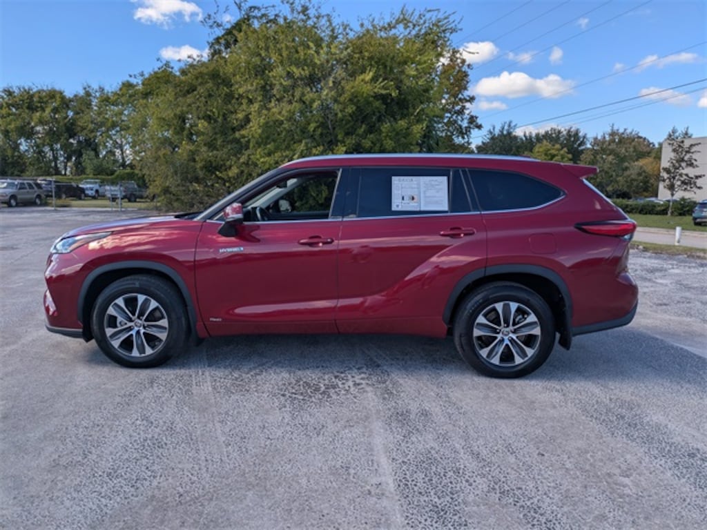 Used 2021 Toyota Highlander Hybrid XLE SUV