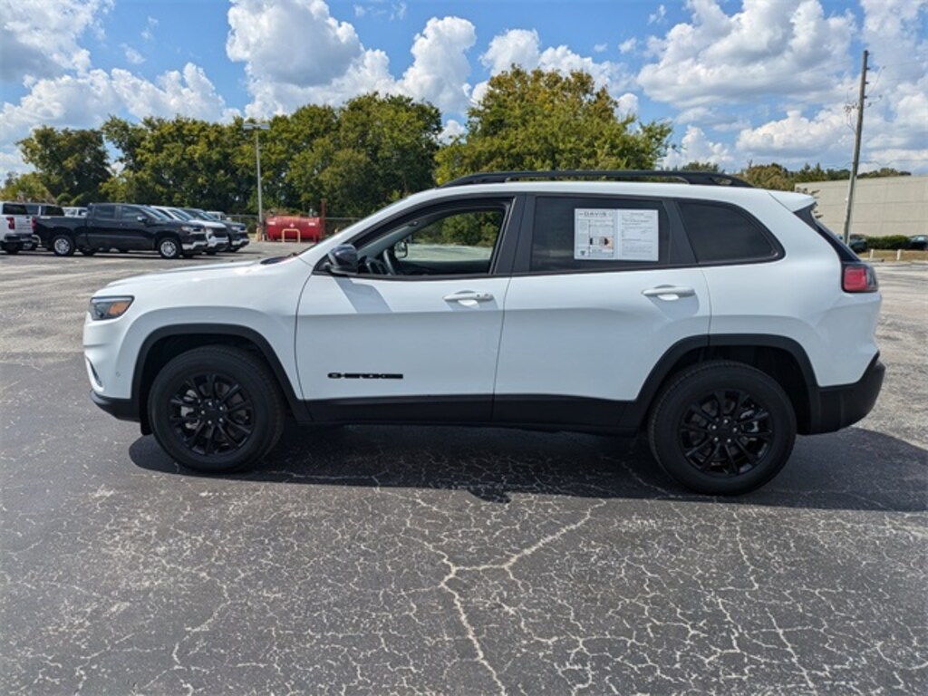 Used 2023 Jeep Cherokee Altitude Lux SUV