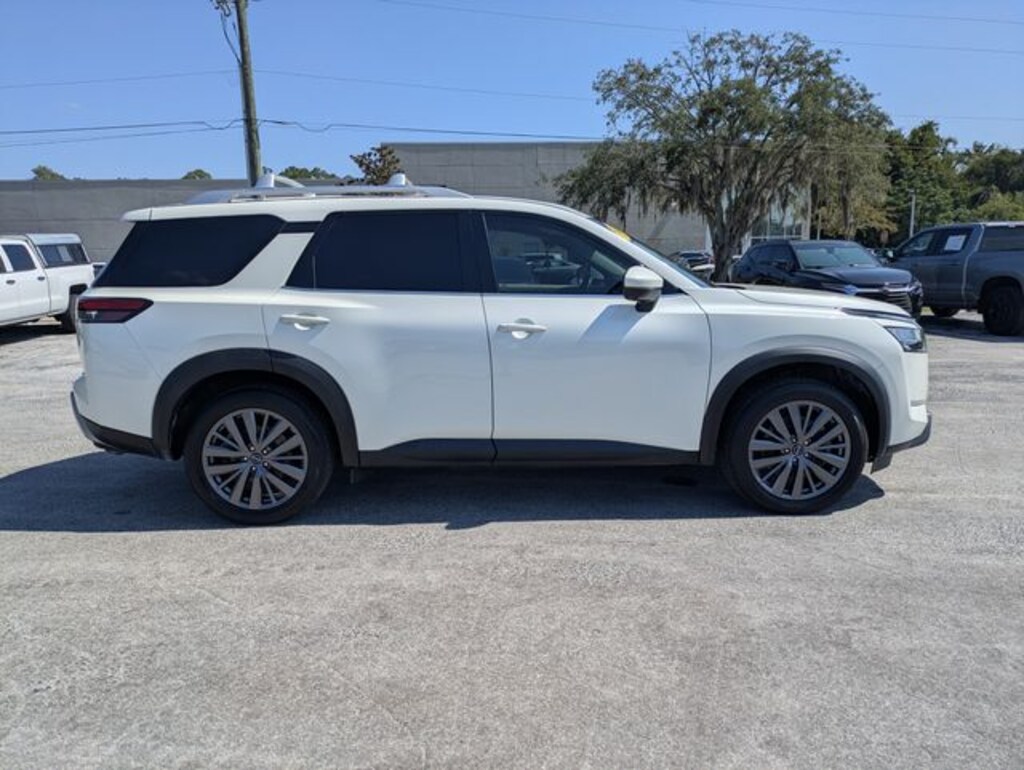 Used 2023 Nissan Pathfinder SL SUV