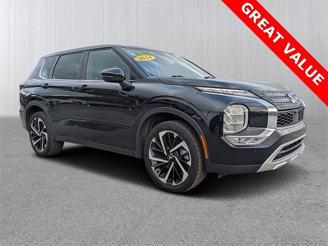 2024 Mitsubishi Outlander SE's photo