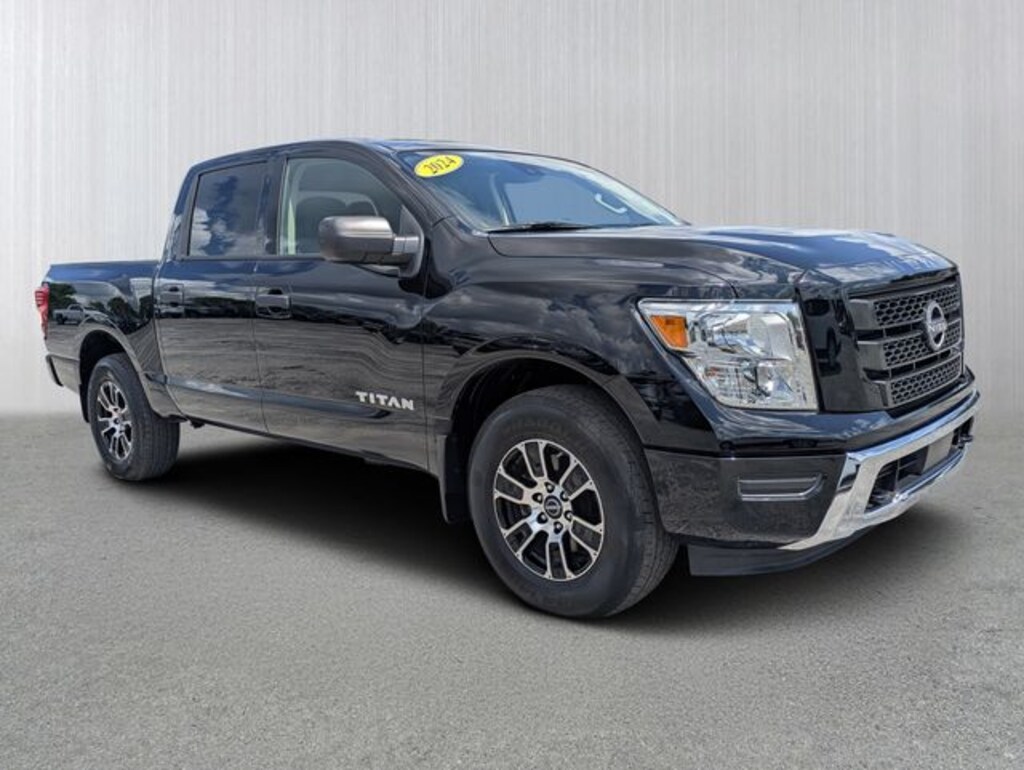 Used 2024 Nissan Titan SV Truck Crew Cab