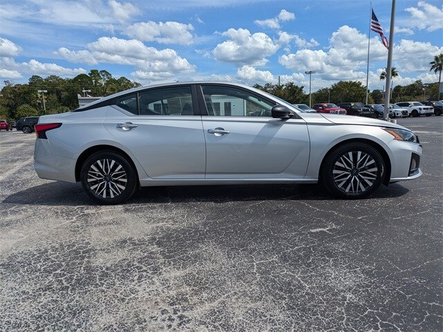 2024 Nissan Altima 2.5 SV photo 3