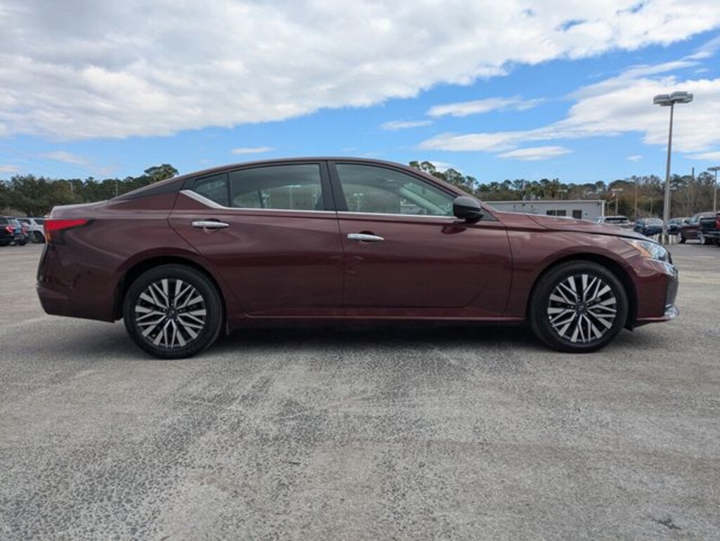 Used 2025 Nissan Altima SV Sedan