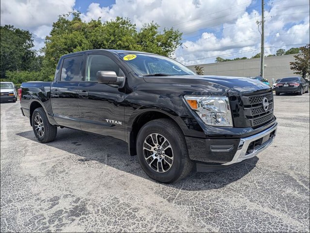 Used 2024 Nissan Titan SV Truck Crew Cab