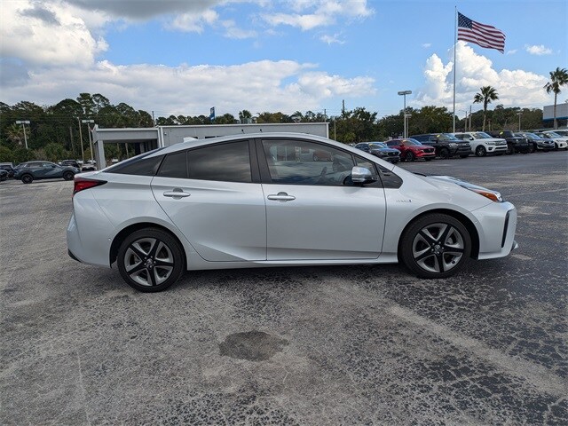 2019 Toyota Prius Limited photo 2