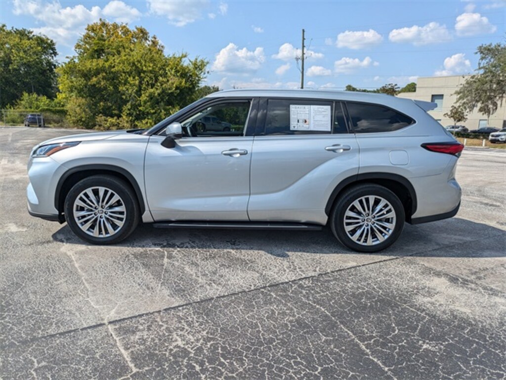 Used 2023 Toyota Highlander Hybrid Platinum SUV