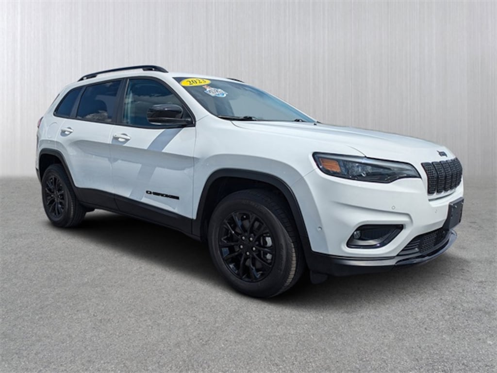 Used 2023 Jeep Cherokee Altitude Lux SUV