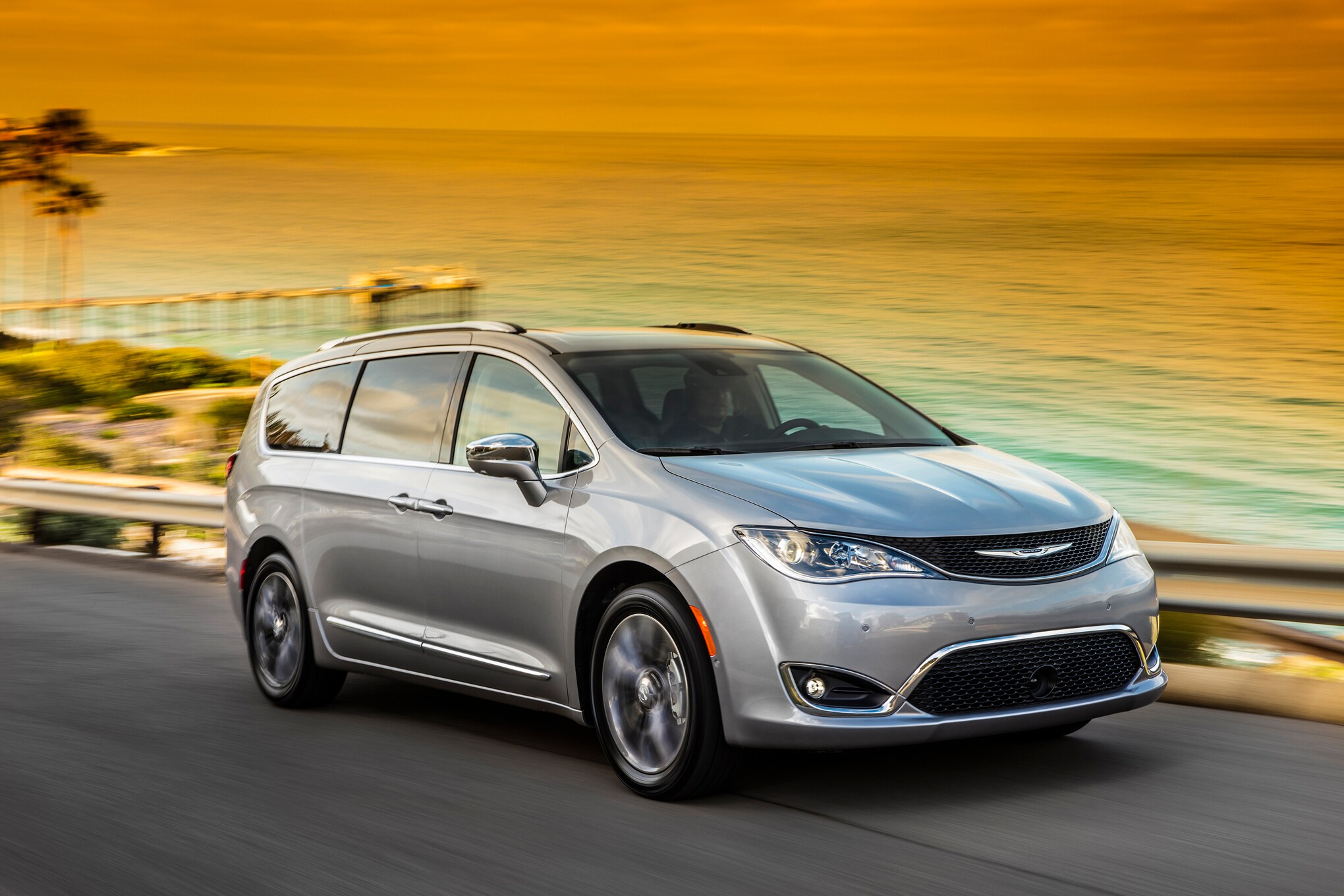 2017-Chrysler-Pacifica-Limited-front-three-quarter-in-motion-05.jpg