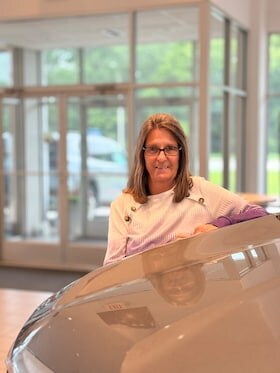 Staff member Lynn Anderson from ID_5c0868