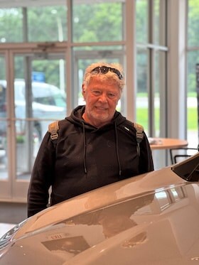 Staff member John Davis from ID_5f4413