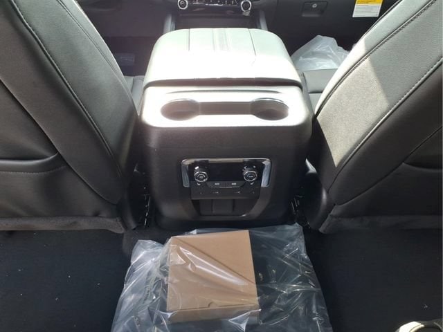 2026 Chevrolet Suburban High Country - Photo 16