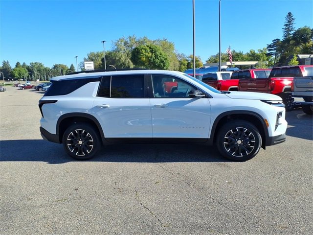 2026 Chevrolet Traverse photo 2