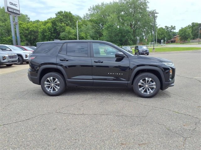 2026 Chevrolet Equinox LT photo 2