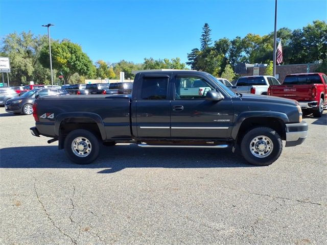 2003 Chevrolet Silverado 2500HD LT photo 2