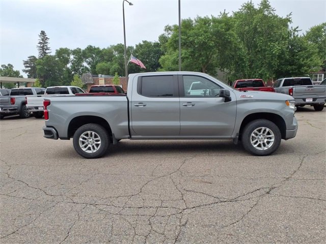 2023 Chevrolet Silverado 1500 RST photo 2