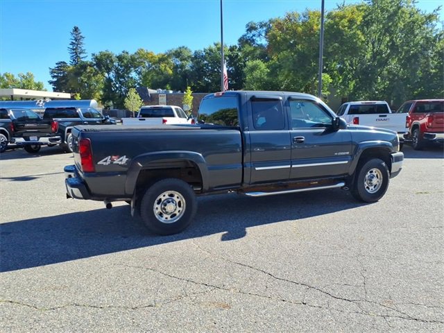 2003 Chevrolet Silverado 2500HD LT photo 3