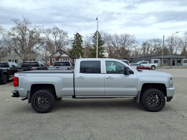 Used 2017 Chevrolet Silverado 1500 LT with VIN 1GCUKREC9HF234035 for sale in Litchfield, Minnesota