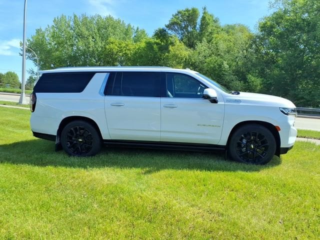 Used 2023 Chevrolet Suburban High Country with VIN 1GNSKGKL1PR293570 for sale in Litchfield, Minnesota