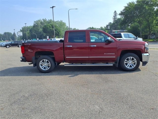 Used 2017 Chevrolet Silverado 1500 LT with VIN 3GCUKREC4HG323414 for sale in Litchfield, Minnesota