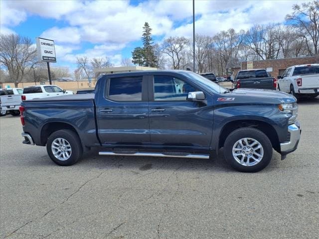 Used 2021 Chevrolet Silverado 1500 LT with VIN 3GCUYDET8MG177742 for sale in Litchfield, Minnesota
