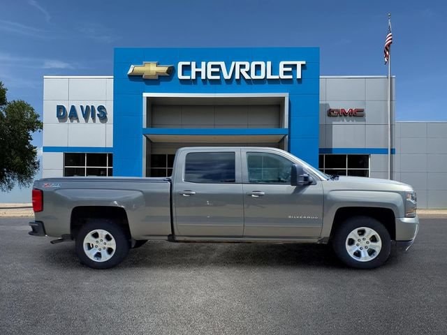 Used 2017 Chevrolet Silverado 1500 LT with VIN 3GCUKREC0HG244600 for sale in Litchfield, Minnesota