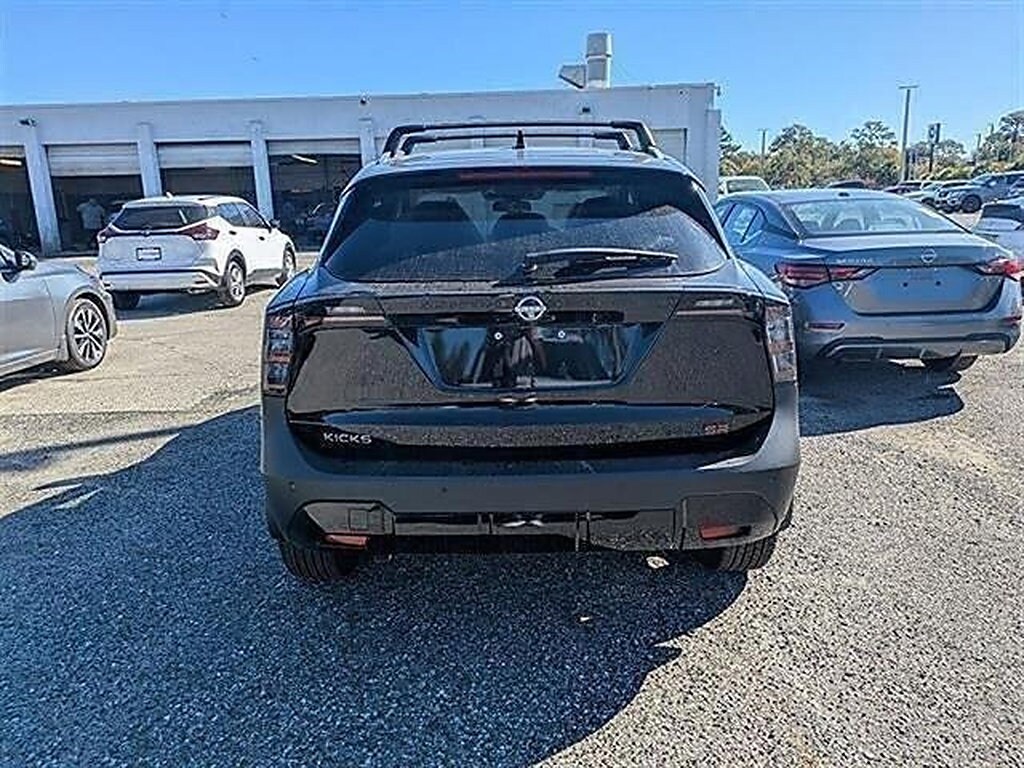 New 2026 Nissan Kicks SR