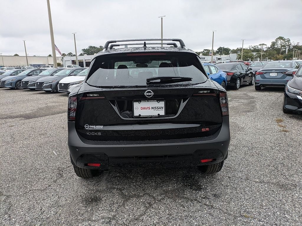 New 2026 Nissan Kicks SR