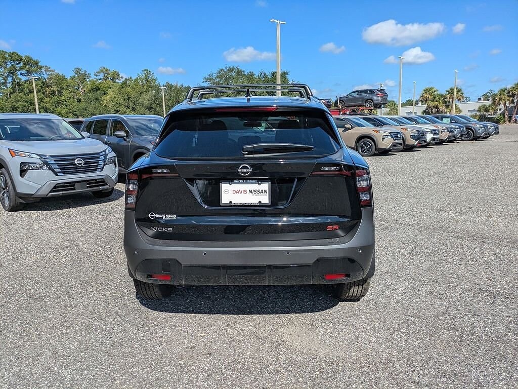 New 2026 Nissan Kicks SR