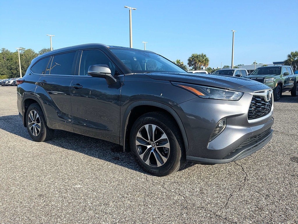 Used 2023 Toyota Highlander XLE