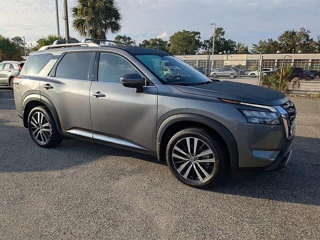 Used 2025 Nissan Pathfinder Platinum