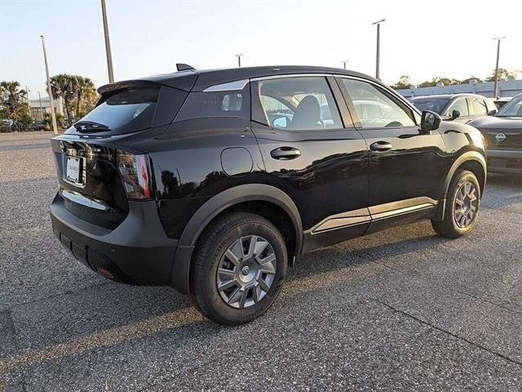 New 2026 Nissan Kicks S