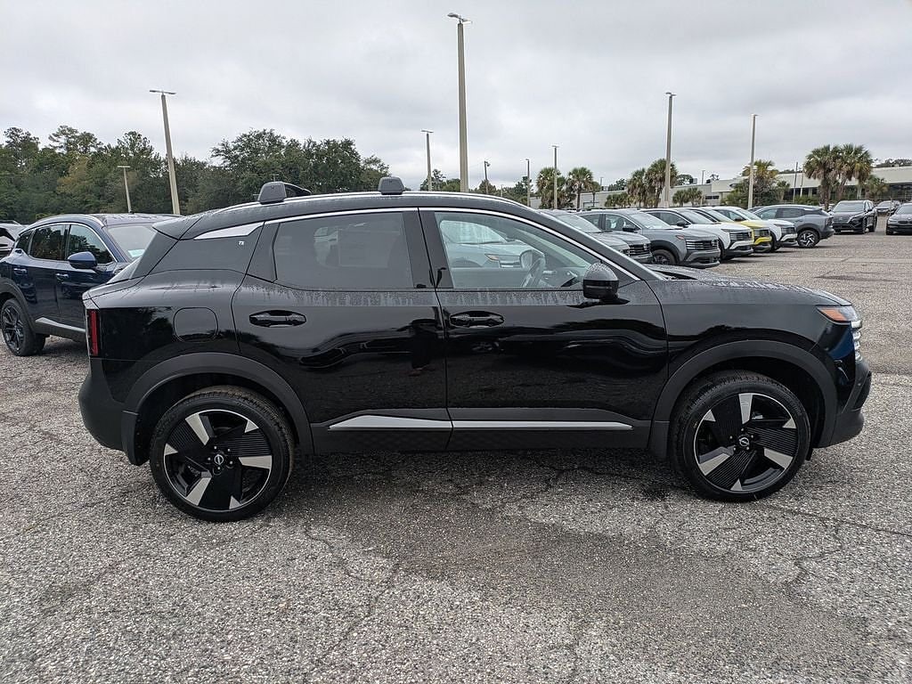 New 2026 Nissan Kicks SR