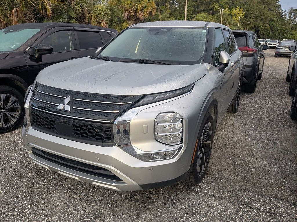 Used 2024 Mitsubishi Outlander SE