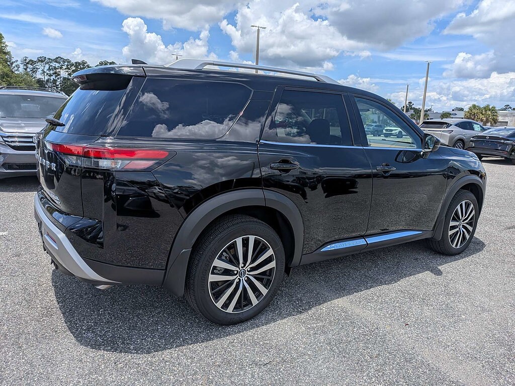Used 2025 Nissan Pathfinder Platinum
