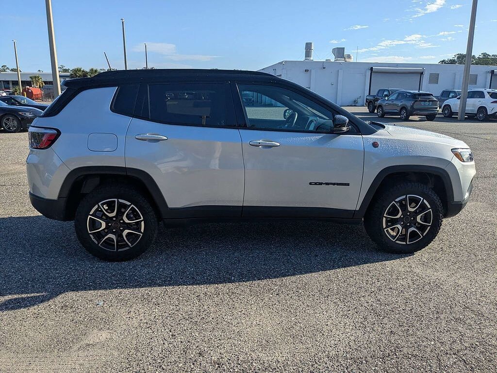 Used 2025 Jeep Compass Trailhawk