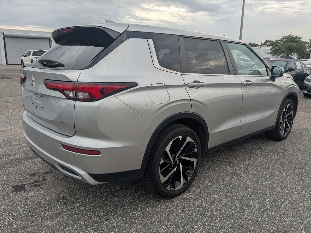 Used 2024 Mitsubishi Outlander SE