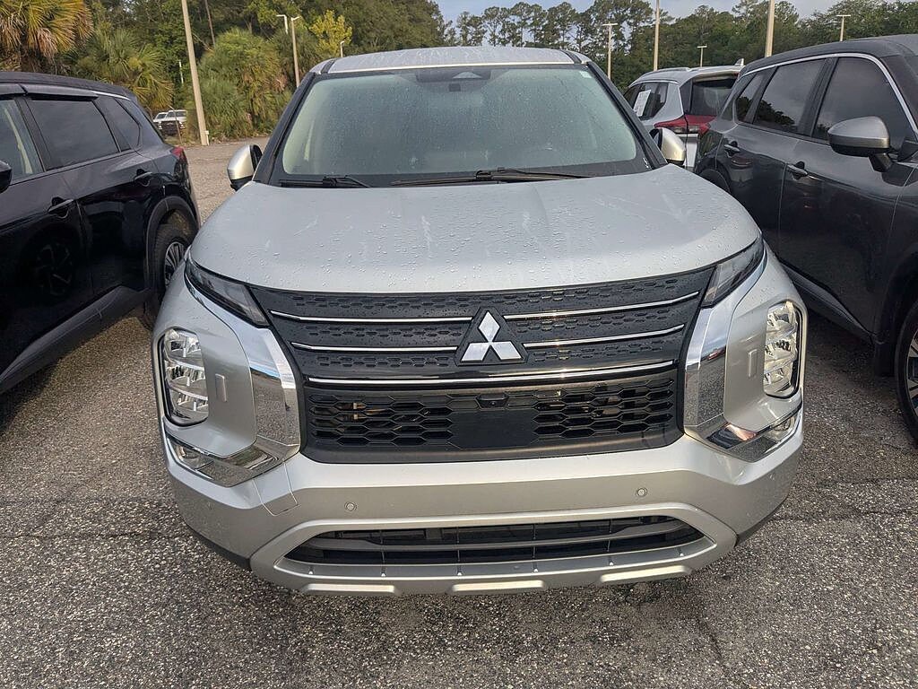 Used 2024 Mitsubishi Outlander SE