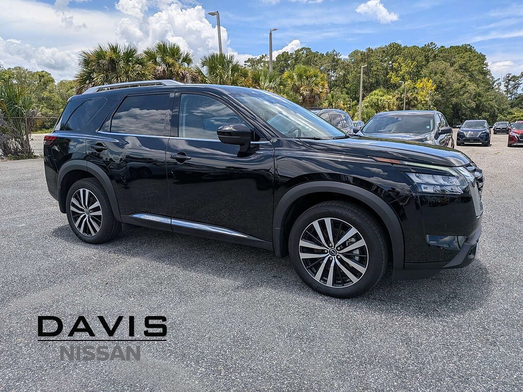 Used 2025 Nissan Pathfinder Platinum
