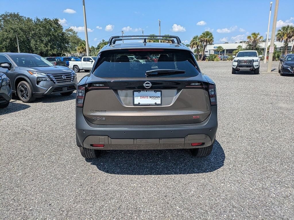 New 2026 Nissan Kicks SR