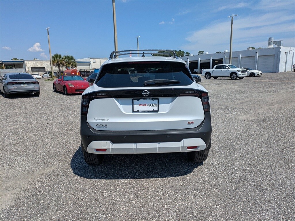 2026 Nissan Kicks SR photo 4